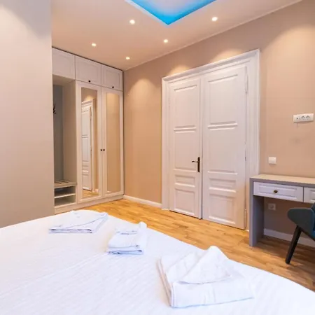 בראשוב Black Gate - Quiet Studio In The Heart Of Old Town With Free Private Secured Parking מראה חיצוני תמונה