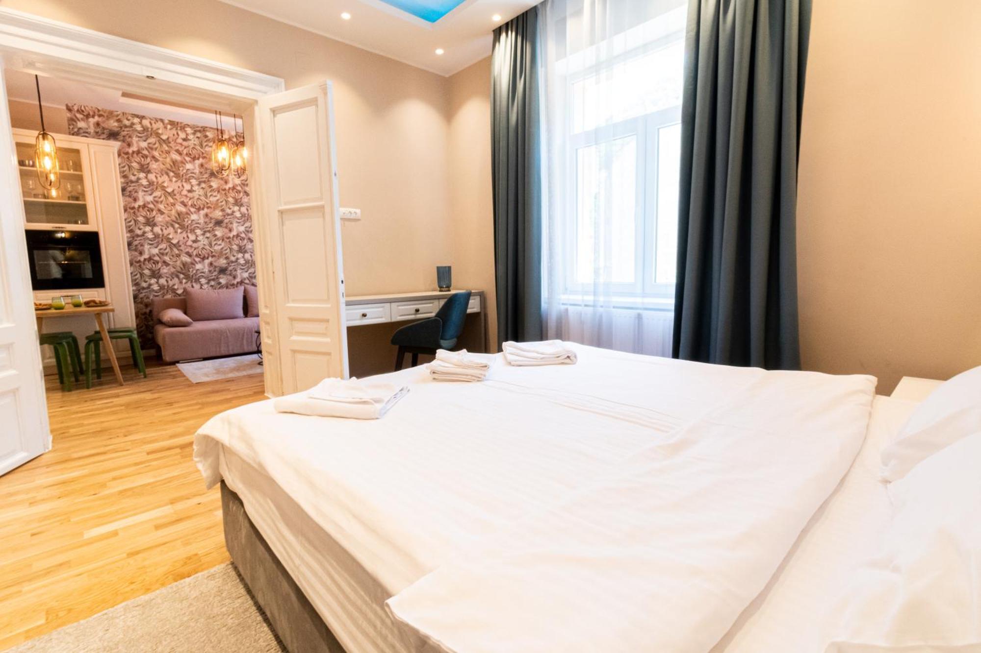 דירה Black Gate - Quiet In The Heart Of Old Town With Free Private Secured Parking בראשוב